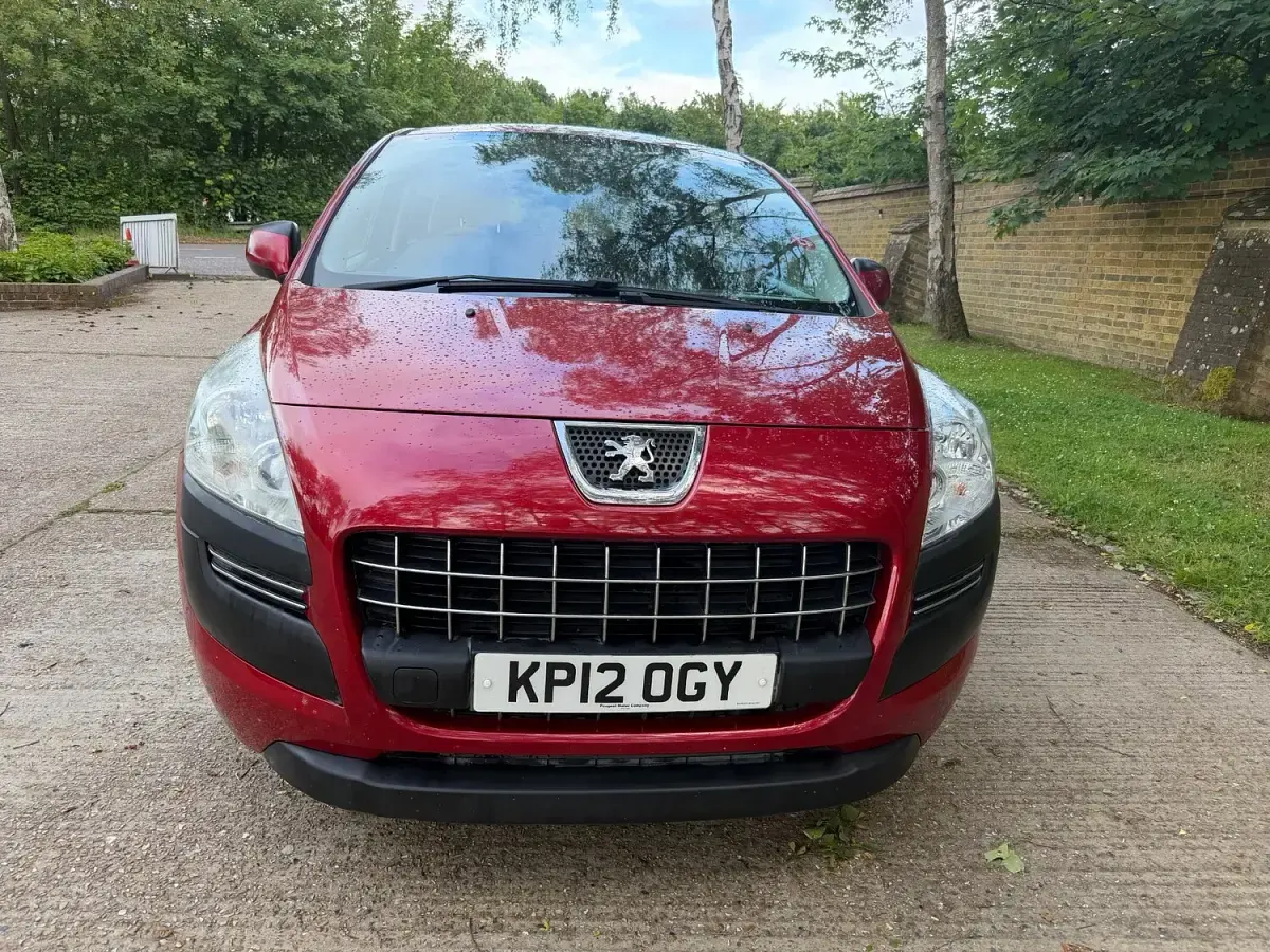 Used Peugeot 3008 Access 112 HP (82 kW) 2012 Red Estate