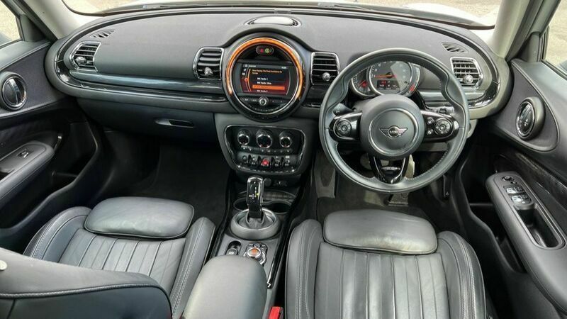 Used Mini Cooper Clubman Exclusive 134 HP (98 kW) 2019 Silver Estate