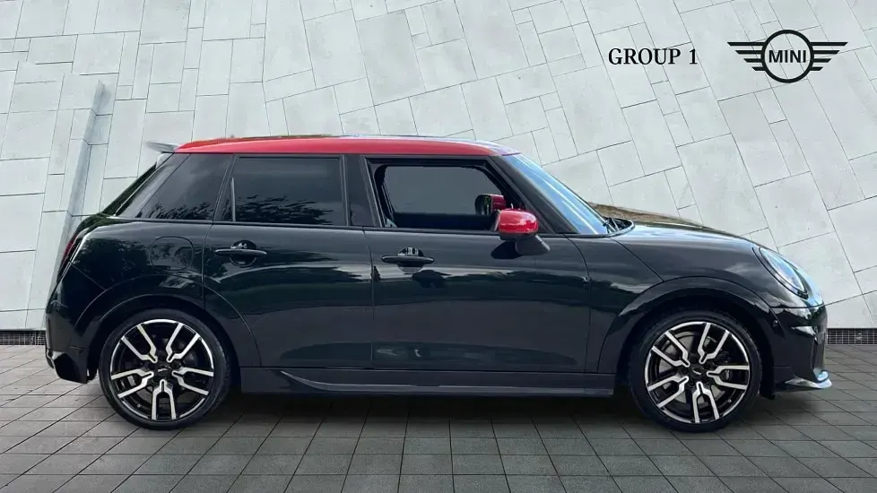 Usado Mini Cooper Hatch 154 CV (113 kW) 2024 Negro Utilitario