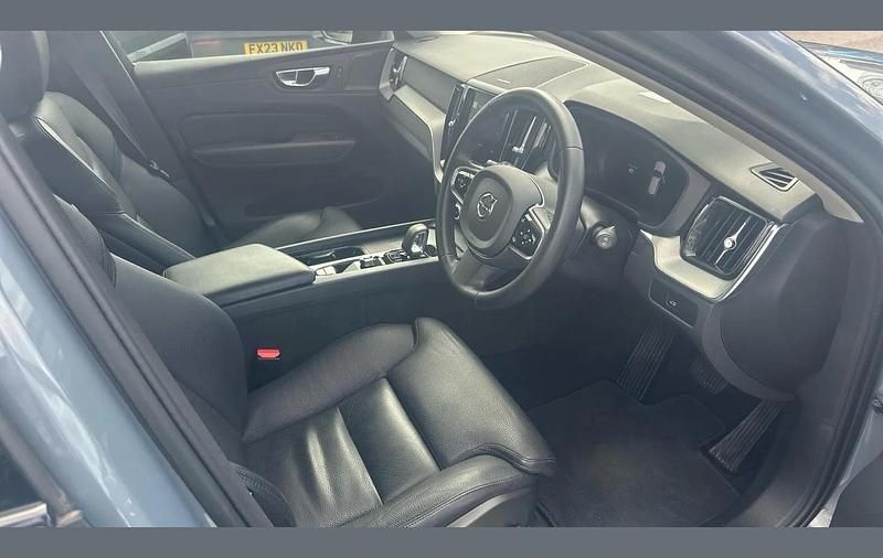 Used Volvo XC60 Plus 197 HP (144 kW) 2022 Grey SUV