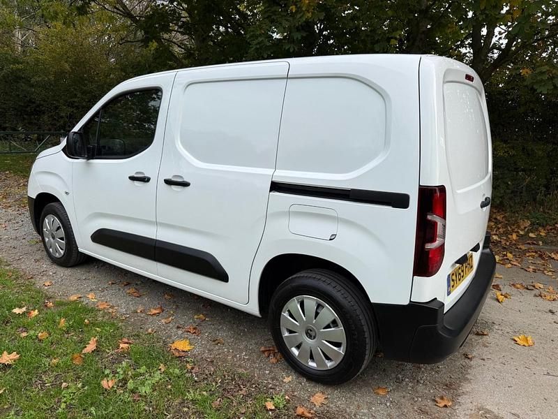 Używany Vauxhall Combo Edition 100 KM (73 kW) 2019 Biały Minivan