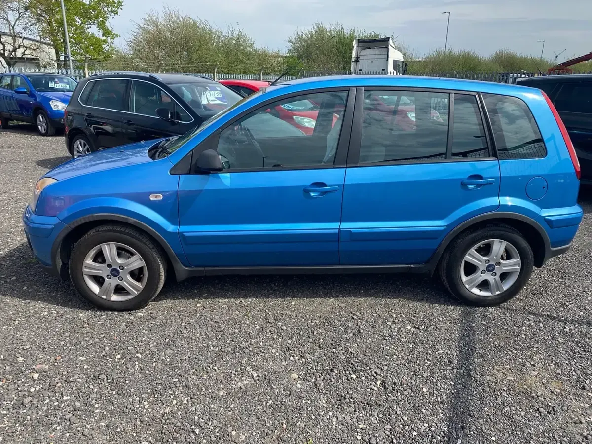 Used Ford Fusion Zetec 80 HP (58 kW) 2009 Blue Hatchback