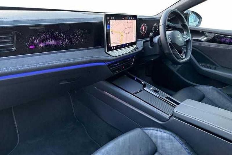 Used VW Passat R-line 150 HP (110 kW) 2024 White Estate