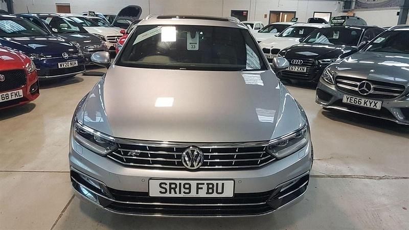 Used VW Passat R-line 150 HP (110 kW) 2019 Silver Estate