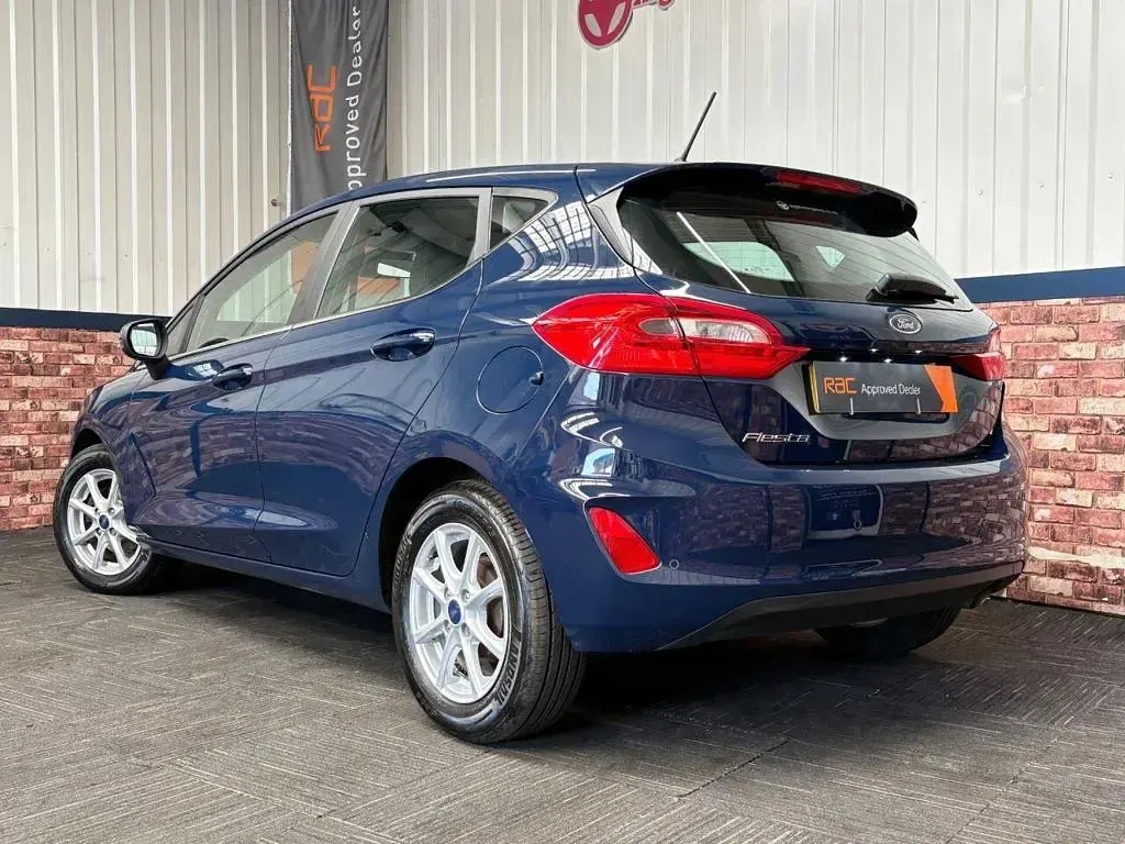 Used Ford Fiesta Zetec 100 HP (73 kW) 2018 Blue Hatchback