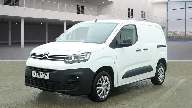 Used Citroën Berlingo PureTech 110 HP (80 kW) 2022 White MPV