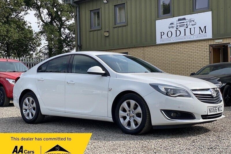 White Used 2016 Vauxhall Insignia SRi Hatchback | £5,490 (Fair price) - Image 1/1