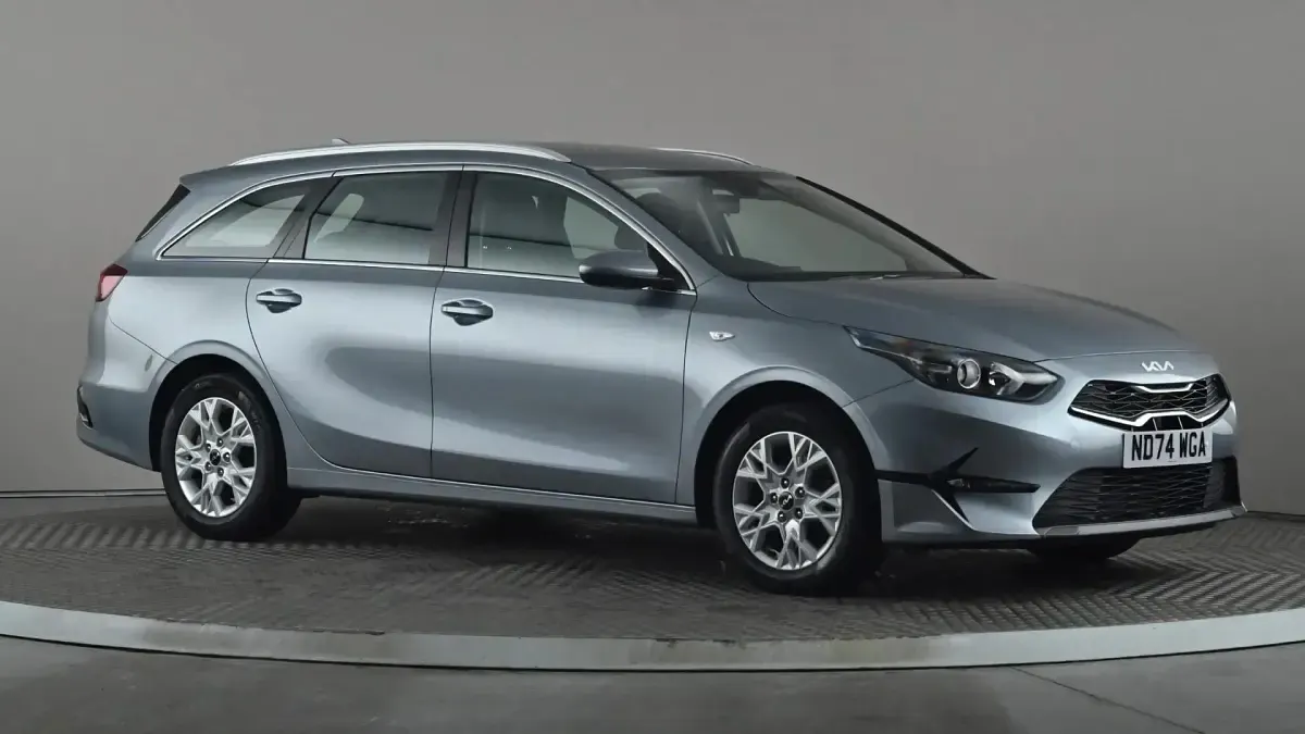 Used Kia Ceed 138 HP (101 kW) 2025 Silver Hatchback