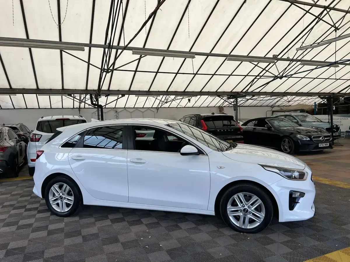 Used Kia Ceed 136 HP (100 kW) 2019 White Hatchback