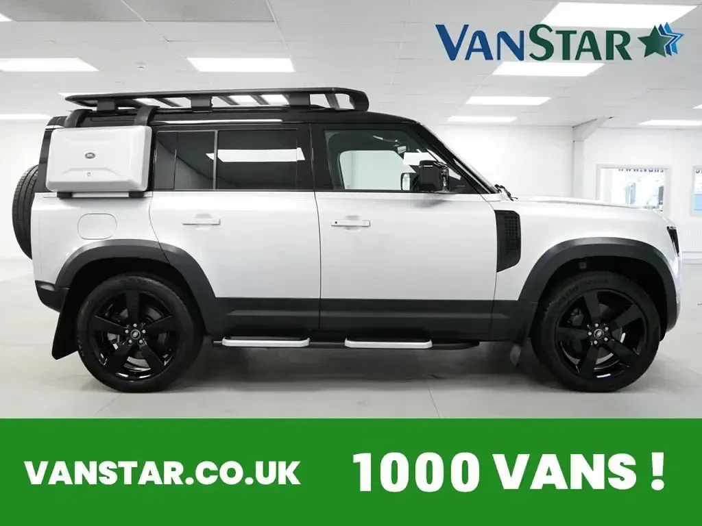 Używany Land Rover Defender SE 250 KM (183 kW) 2023 Srebrny SUV