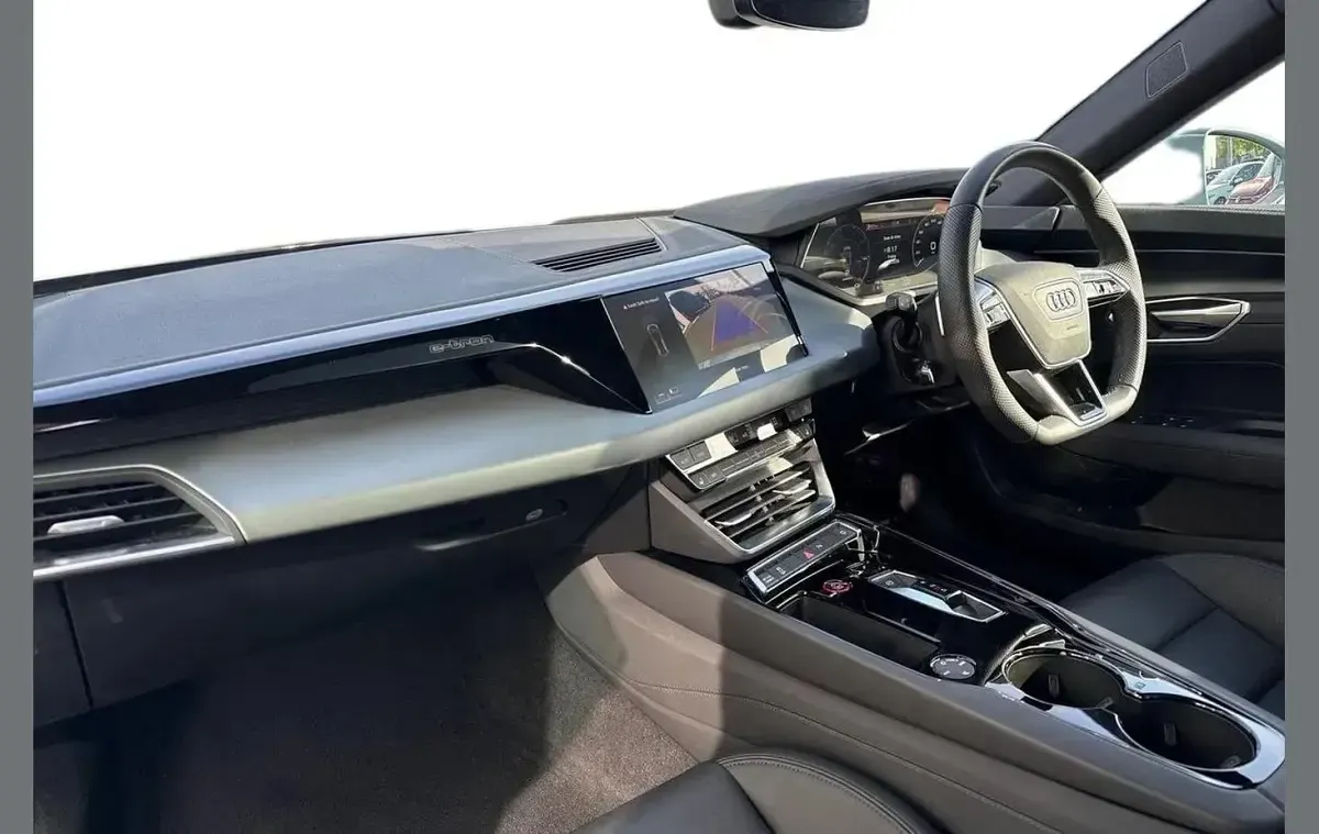 Second-hand Audi e-tron GT quattro Comfort 384 kW (523 CP) 2023 Gri Berlinǎ