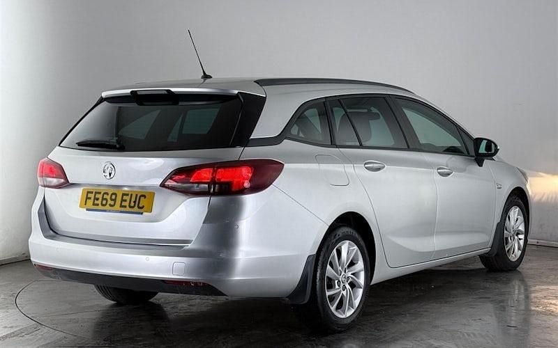 Used Vauxhall Astra Design Edition 136 HP (100 kW) 2019 Silver Estate