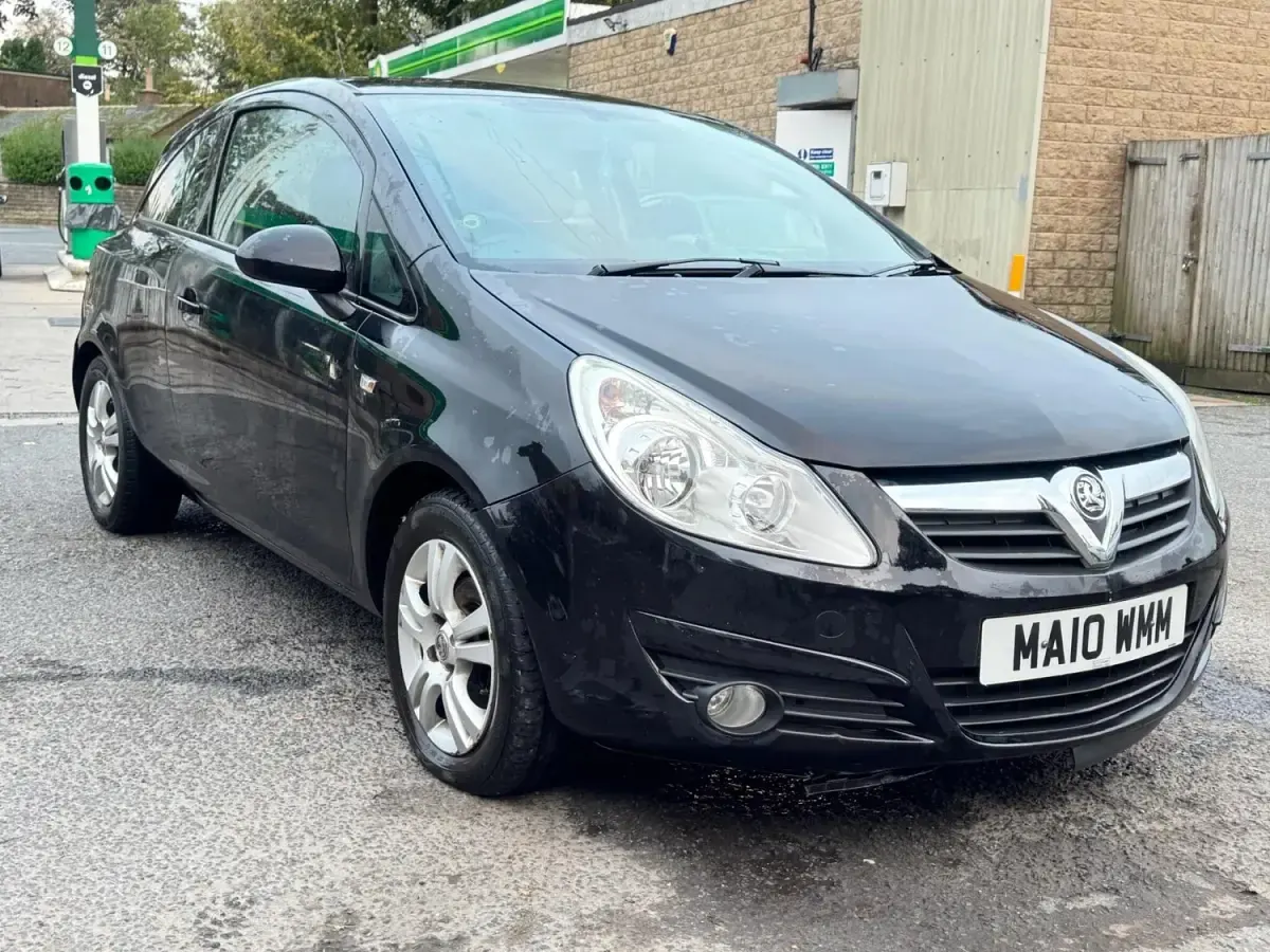 Second-hand Vauxhall Corsa 2010 Negru Hatchback