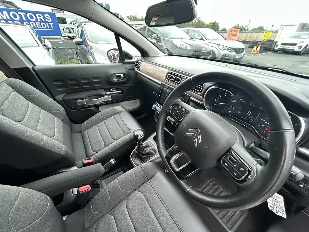 Used Citroën C3 Shine 102 HP (75 kW) 2023 Grey Hatchback