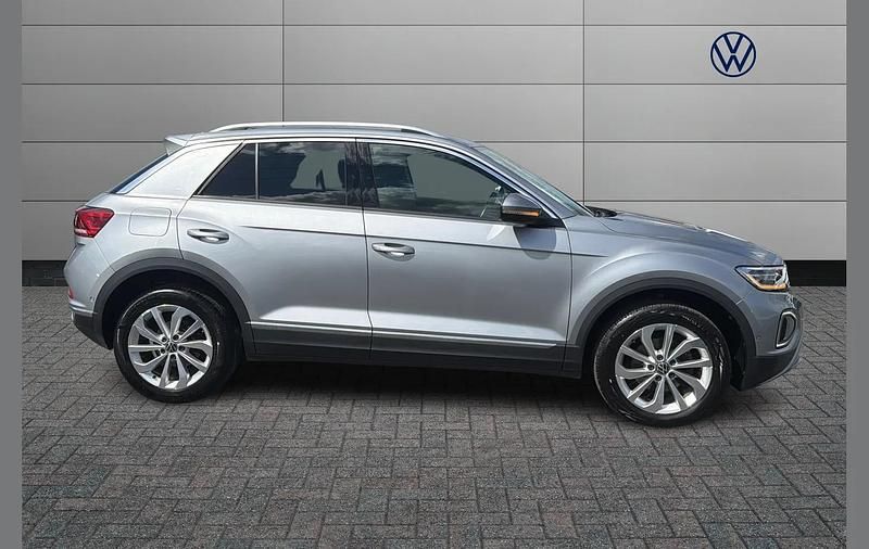 Usado VW T-Roc Style 150 HP (110 kW) 2023 Prateado SUV