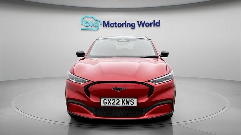 Usado Ford Mustang Mach-E Standard Range 194 kW (265 HP) 2022 Vermelho SUV
