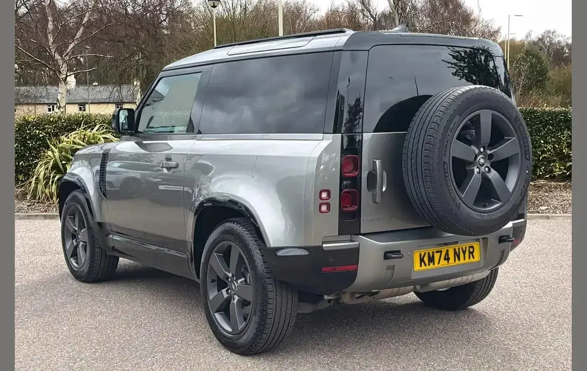 Used Land Rover Defender HSE Dynamic 344 HP (253 kW) 2024 Silver SUV