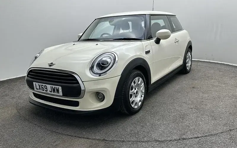 Used Mini ONE Classic 102 HP (75 kW) 2020 White Hatchback