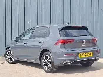 Usado VW Golf VIII Active 130 CV (95 kW) 2022 Gris Utilitario