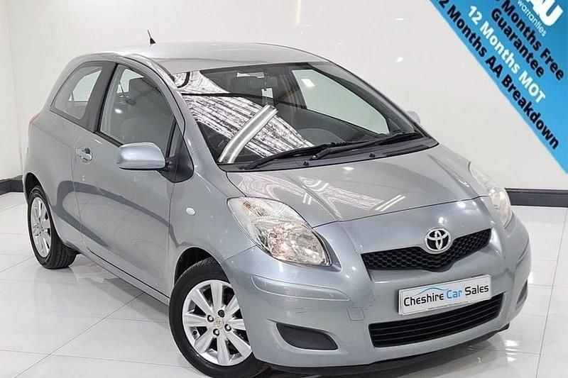 Silver Used 2009 Toyota Yaris Hatchback | £2,995 (Expensive) - Image 1/1