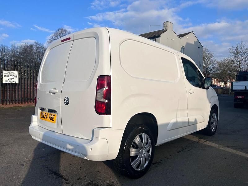Used Vauxhall Combo 100 HP (73 kW) 2024 White MPV