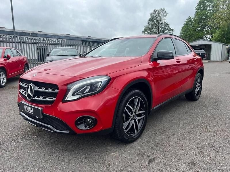 Used Mercedes GLA180 Urban 122 HP (89 kW) 2019 Red SUV