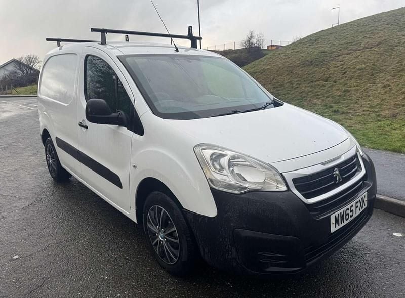 White Used 2015 Peugeot Partner MPV | £4,490 (A bit pricey) - Image 1/4