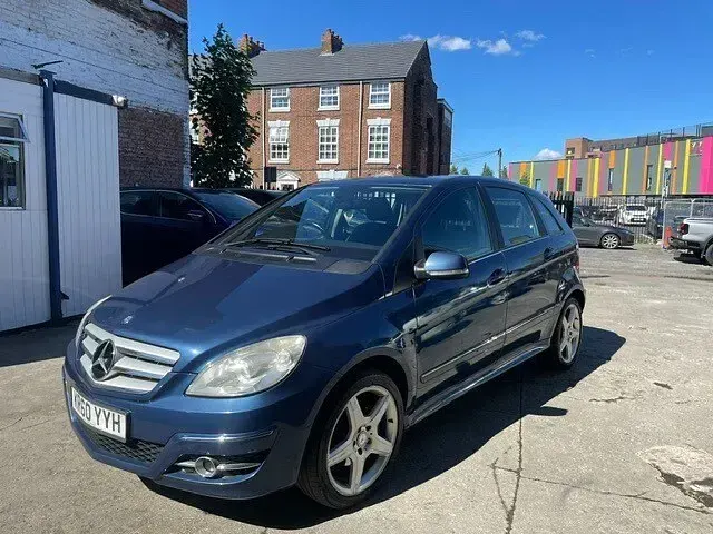 Used Mercedes B180 2011 Blue Hatchback