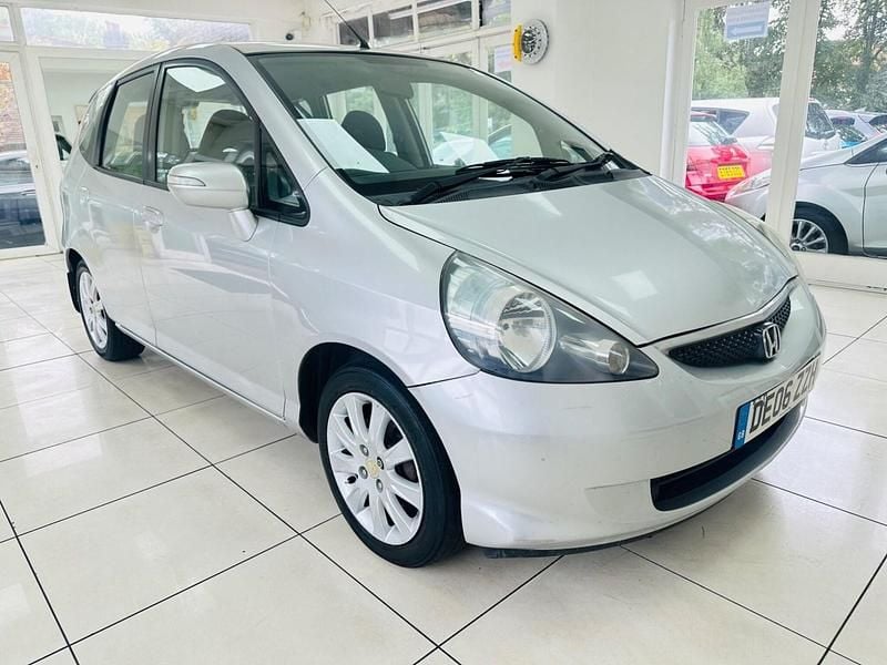Silver Used 2006 Honda Jazz SE Hatchback | £1,990 (Fair price) - Image 1/4