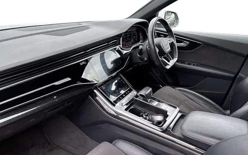 Used Audi Q8 S-Line 286 HP (210 kW) 2019 White SUV