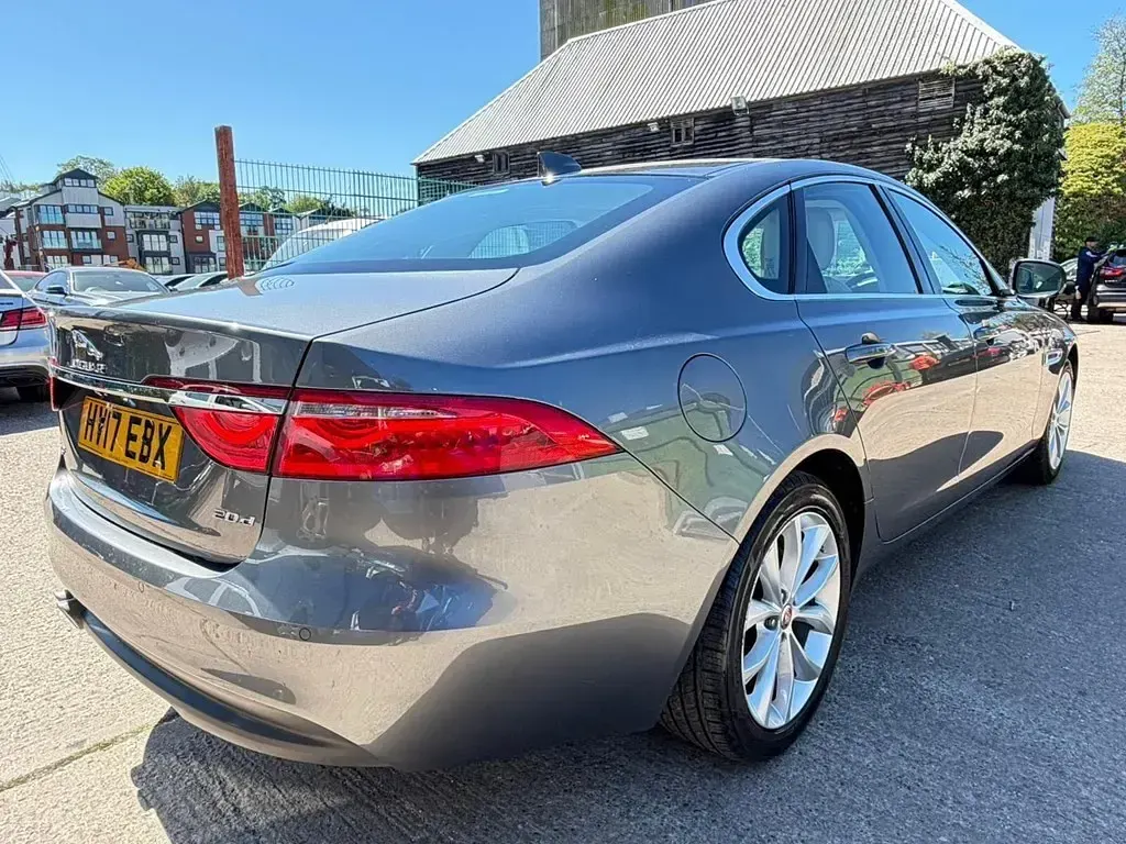 Używany Jaguar XF Portfolio 180 KM (132 kW) 2017 Szary Sedan/Limuzyna