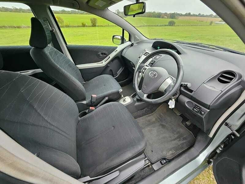 Used Toyota Yaris 2007 Silver Hatchback