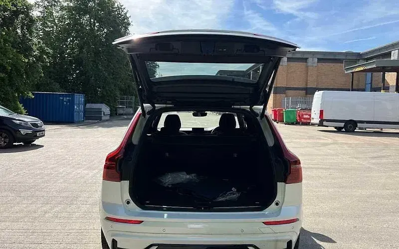 New Volvo XC60 Plus 250 HP (183 kW) 2027 White SUV