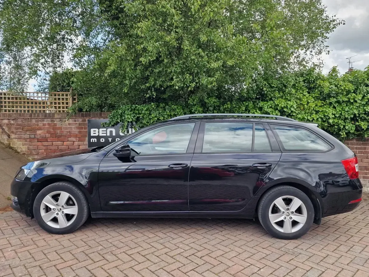 Usado Skoda Octavia SE 150 HP (110 kW) 2018 Preto Carrinha