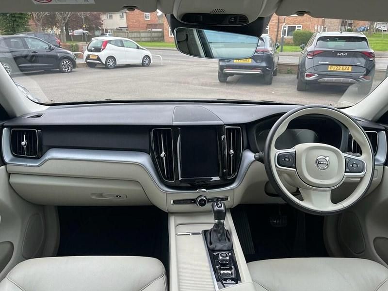 Used Volvo XC60 Momentum 190 HP (139 kW) 2019 Grey SUV