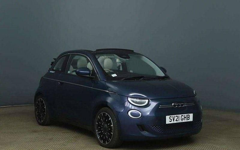 Green Used 2021 Fiat 500e La Prima Cabriolet | £16,395 (Fair price) - Image 1/4