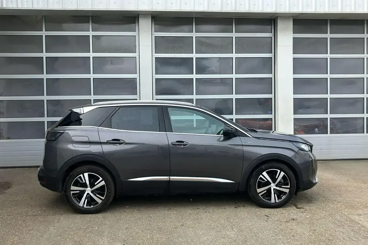 Used Peugeot 3008 GT-line 300 HP (220 kW) 2022 Grey SUV