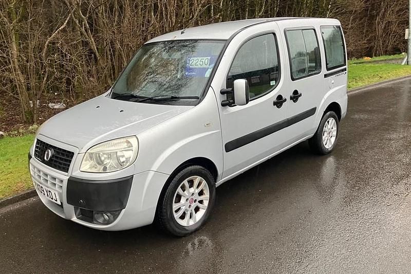 Used Fiat Doblò Dynamic 77 HP (56 kW) 2009 Silver MPV