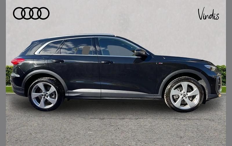 Używany Audi Q5 S-Line 204 KM (150 kW) 2025 Czarny SUV