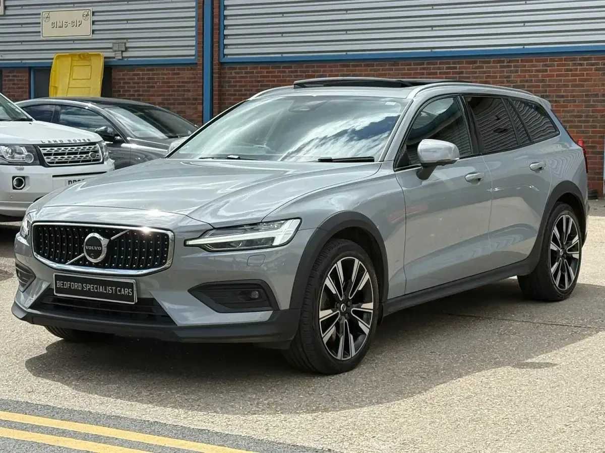 Used Volvo V60 CC Ultimate 250 HP (183 kW) 2023 Grey Estate
