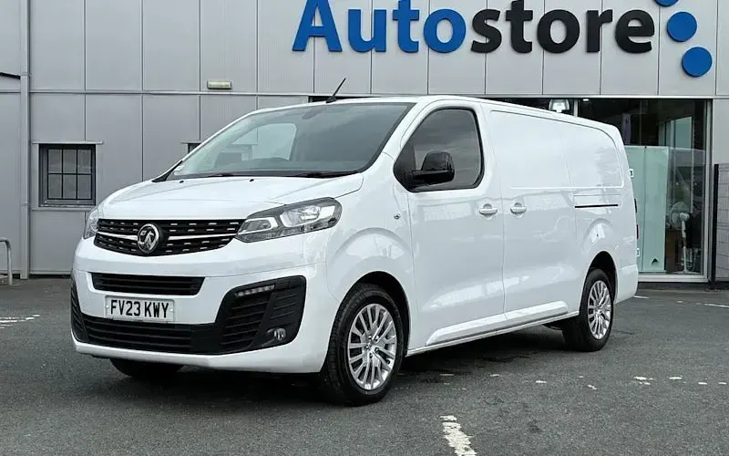 Second-hand Vauxhall Vivaro 145 CP (106 kW) 2023 Monovolum