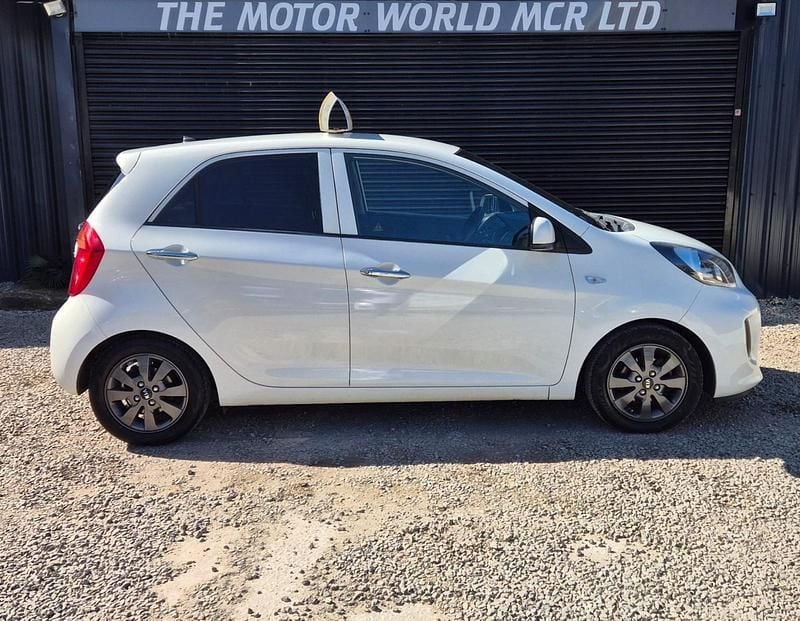 Used Kia Picanto 65 HP (47 kW) 2016 White Hatchback