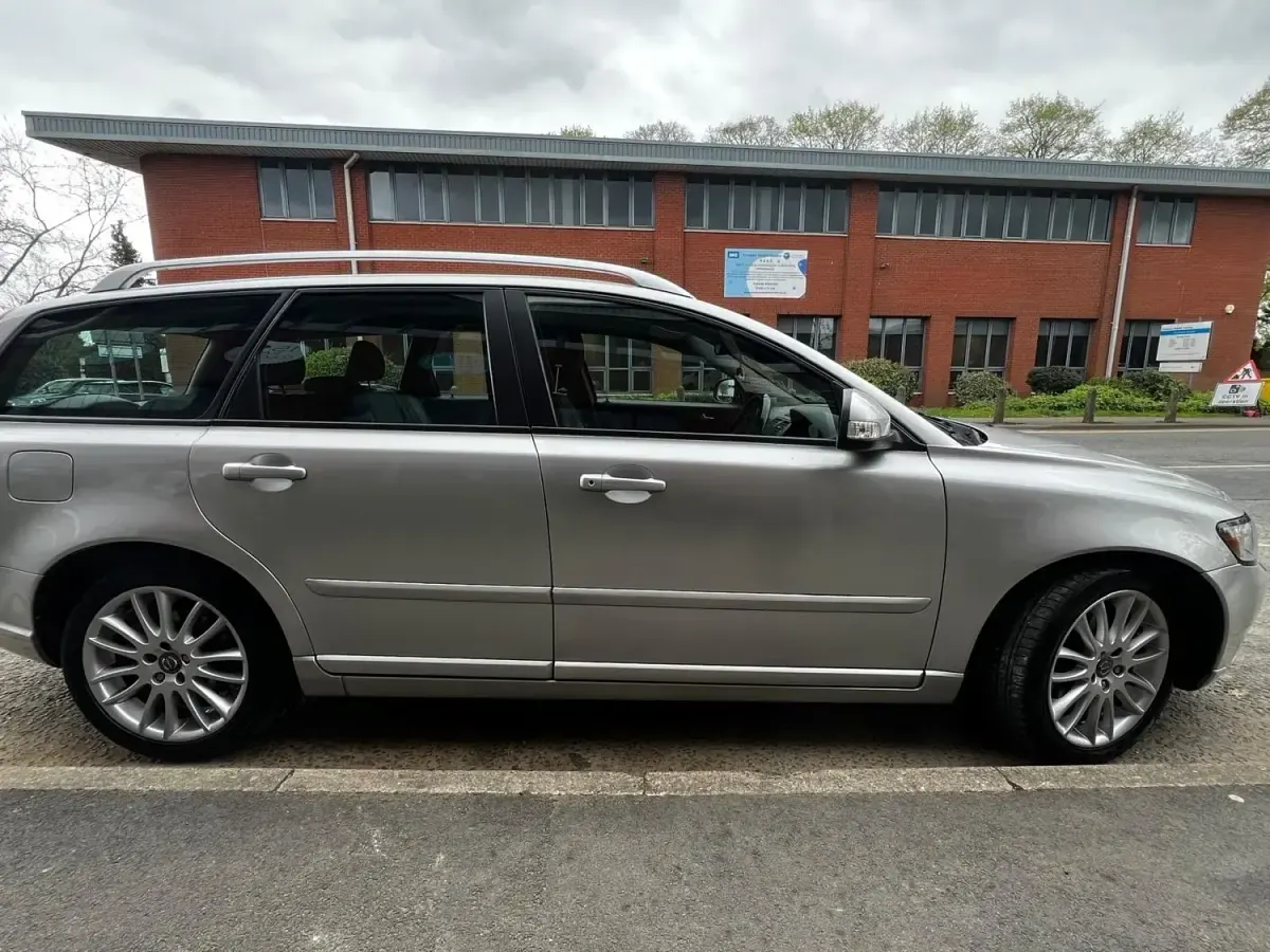 Używany Volvo V50 SE Lux 2011 Srebrny Kombi
