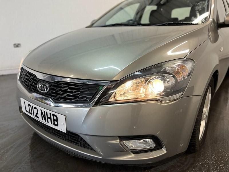Used Kia Ceed 89 HP (65 kW) 2012 Silver Hatchback