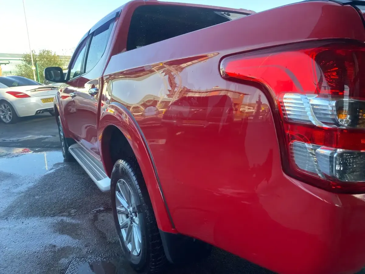 Käytetty Mitsubishi L200 2018 Punainen Nouto