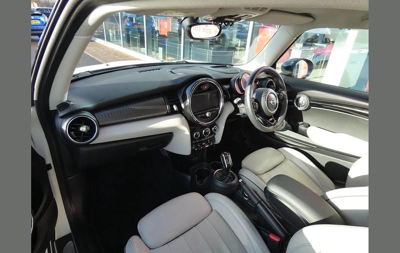 Used Mini Cooper S Exclusive 188 HP (138 kW) 2019 White Hatchback