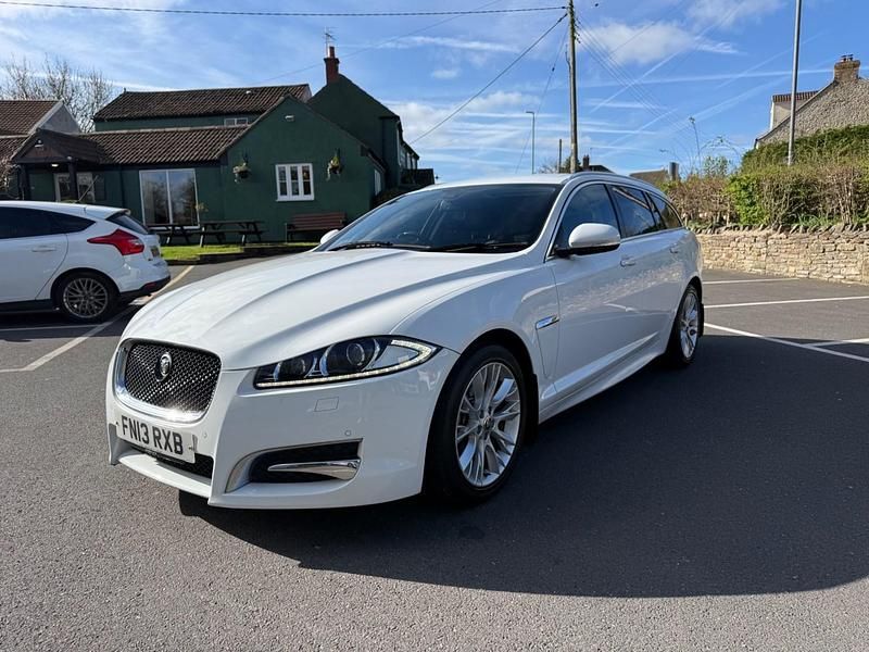 Used Jaguar XF 200 HP (147 kW) 2013 White Estate