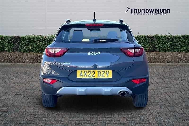 Usado Kia Stonic 99 HP (72 kW) 2022 Cinzento SUV