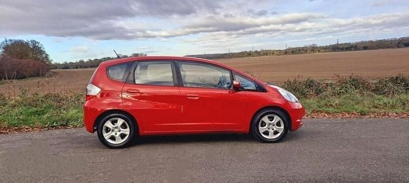 Used Honda Jazz ES 2010 Red Hatchback