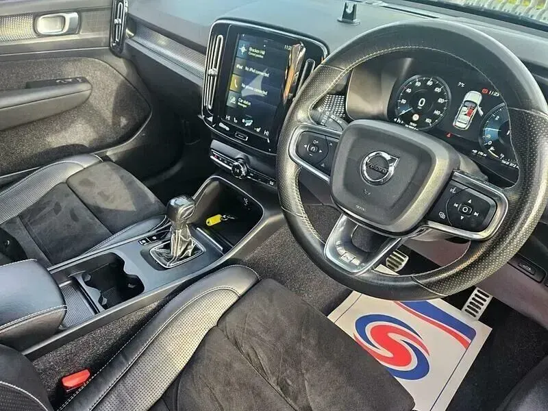 Usado Volvo XC40 R-Design 156 HP (114 kW) 2018 Preto SUV